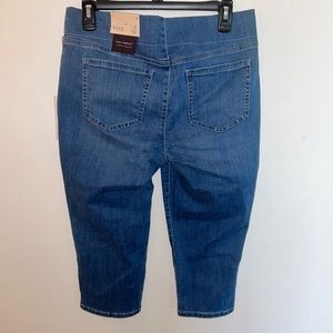 (NWT) NYDJ - Size: 6 Pull On Skinny Capri Medium Wash Blue Denim Jeans
